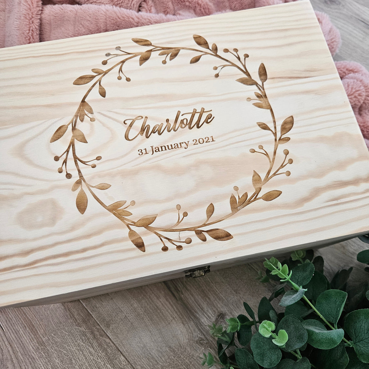 Keepsake Box Name In Wreath