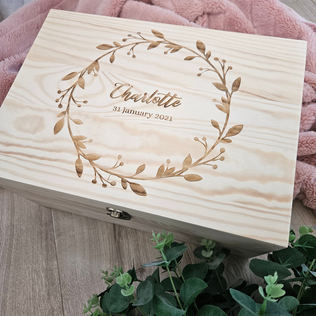 Keepsake Box Name In Wreath